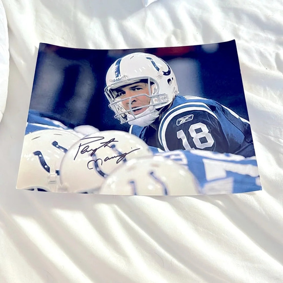 Peyton Manning Autographed 8x10 Photo - Picture 1 of 1